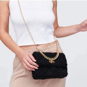 Urban Expressions Corriedale Crossbody in black
